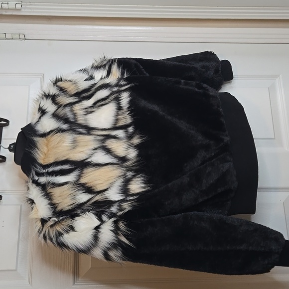 SHEIN Black and White Faux Fur Coat - Picture 4 of 4